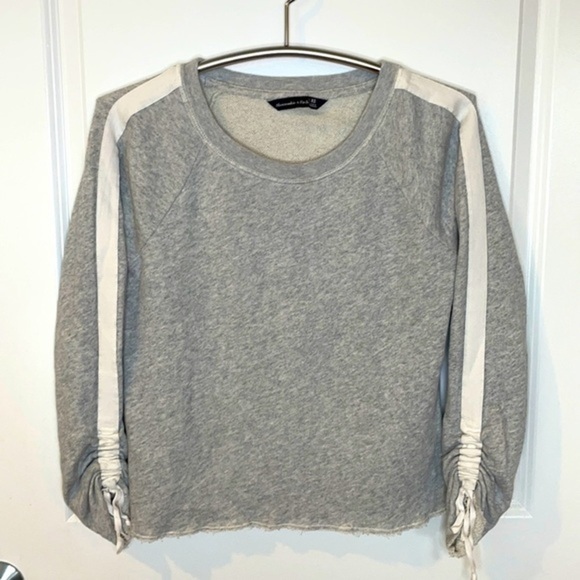 ABERCROMBIE & FITCH | Women’s Light Gray A&F Pullover Sweatshirt Size XS - Picture 4 of 7